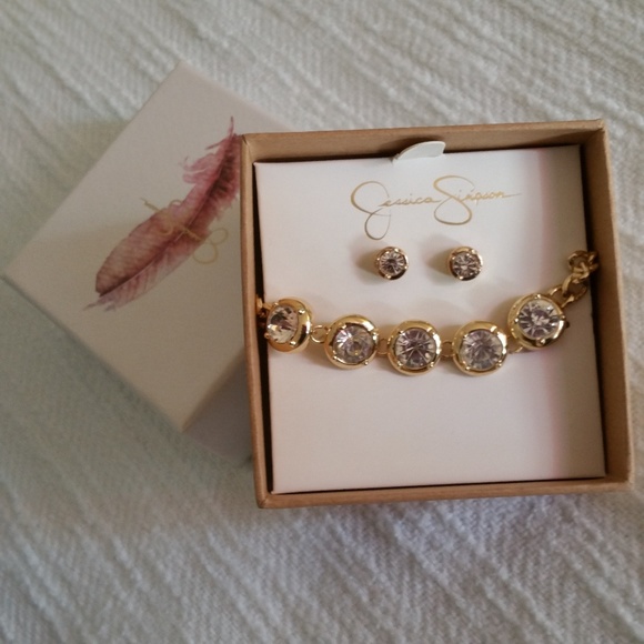 Jessica Simpson 2 piece set, Bracelet and earrings NWT - Picture 2 of 3